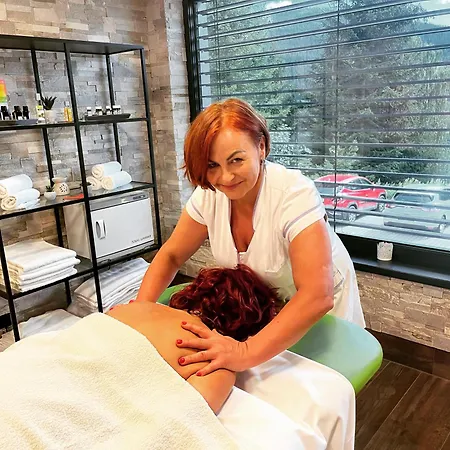 Wellness Astra فندق