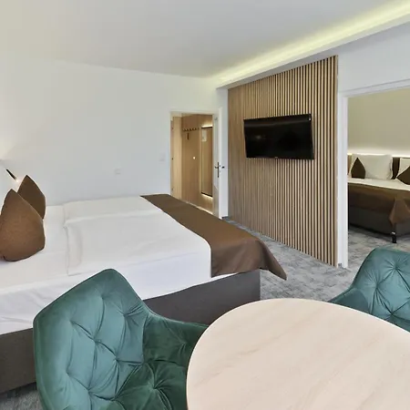 Wellness Astra فندق